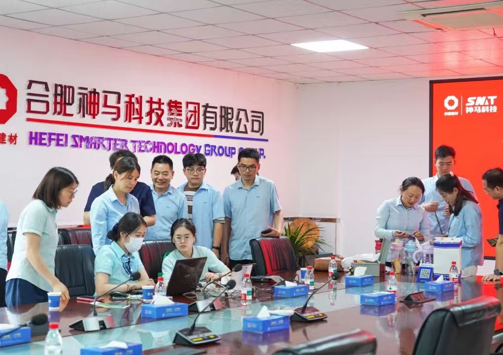 工会送暖 绿色出行︱合肥尊龙凯时开展普惠公交现场充值服务活动